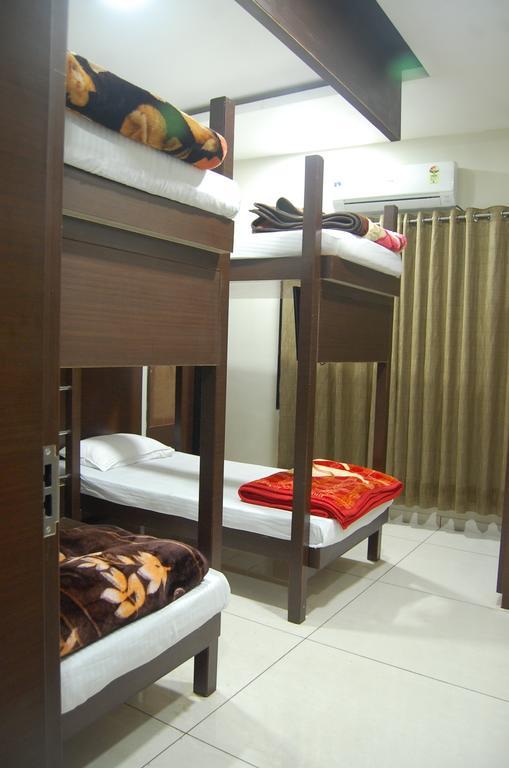 Hotel Poonam Palace Удджайн Номер фото