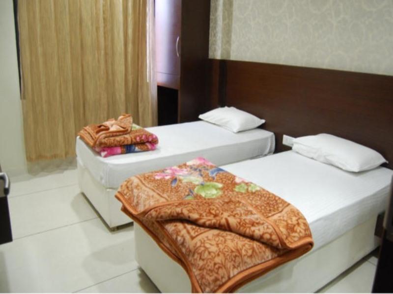 Hotel Poonam Palace Удджайн Екстер'єр фото